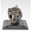 Historischer Model Helm 1:5  Tacticak Striker Helm USA 2017 in Vitrine