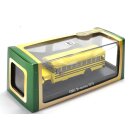 GMC B-serie Schulbus Fertigmodell aus Die Cast Metall in Vitrine 1:72